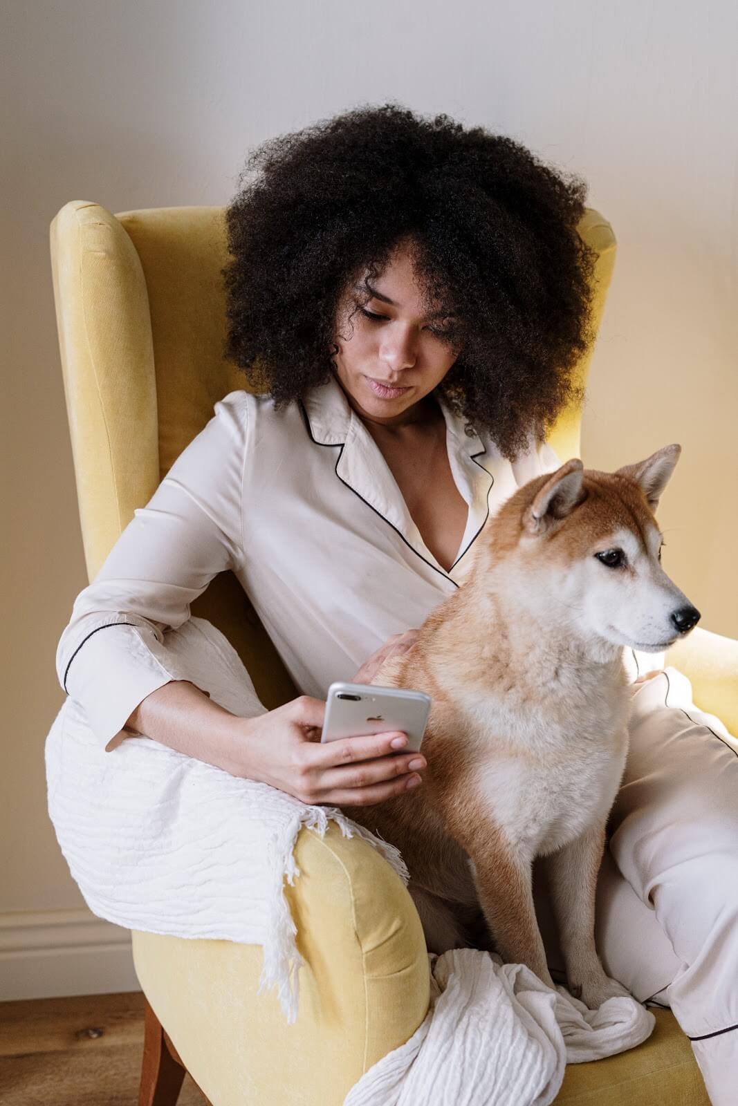 Woman with dog using VoNo voice note